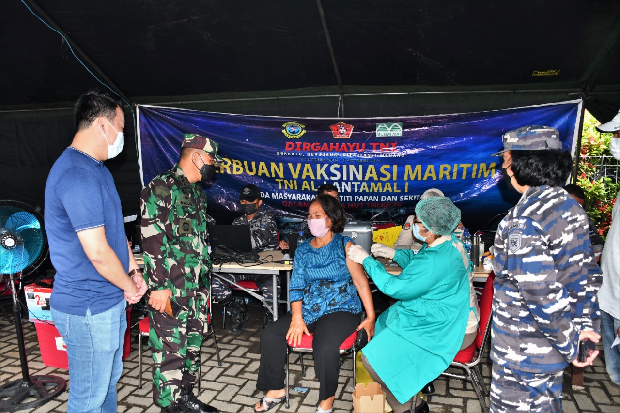 Lanjutkan Vaksin Dosis Ke 2 Terhadap Warga Dan Pekerja Oleh Vaksinator TNI AL Lantamal I