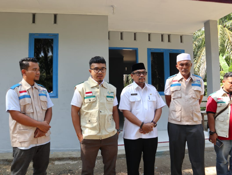 ULP PLN Langsa Serahkan Satu Unit Bantuan Rumah Dhuafa