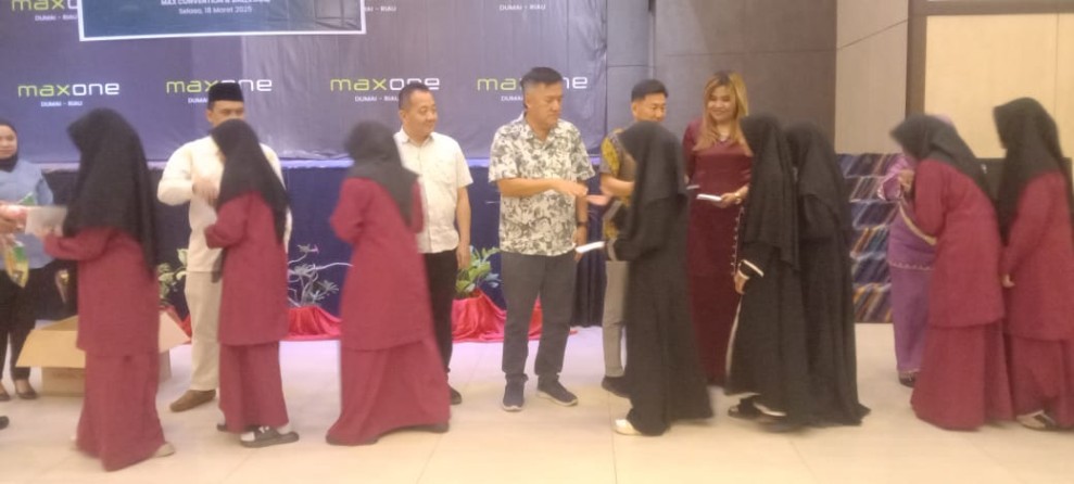 Maxone Dumai Hotel Buka Bersama dengan Anak Panti Asuhan dan Awak Media