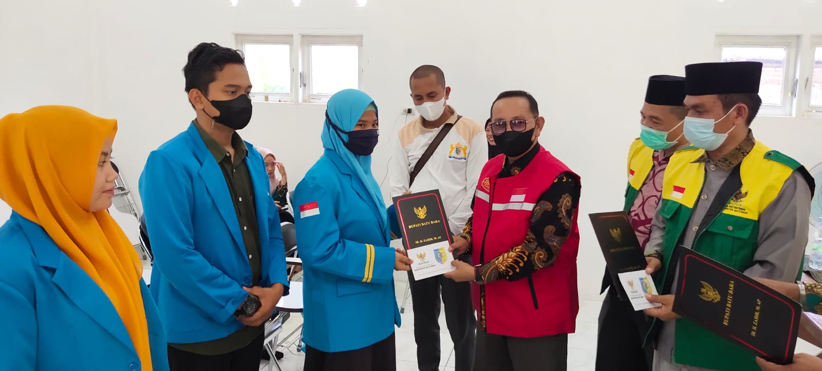 Baznas Bersama Kadin Dan BK3S Batu Bara Bantu Mahasiswa Kurang Mampu