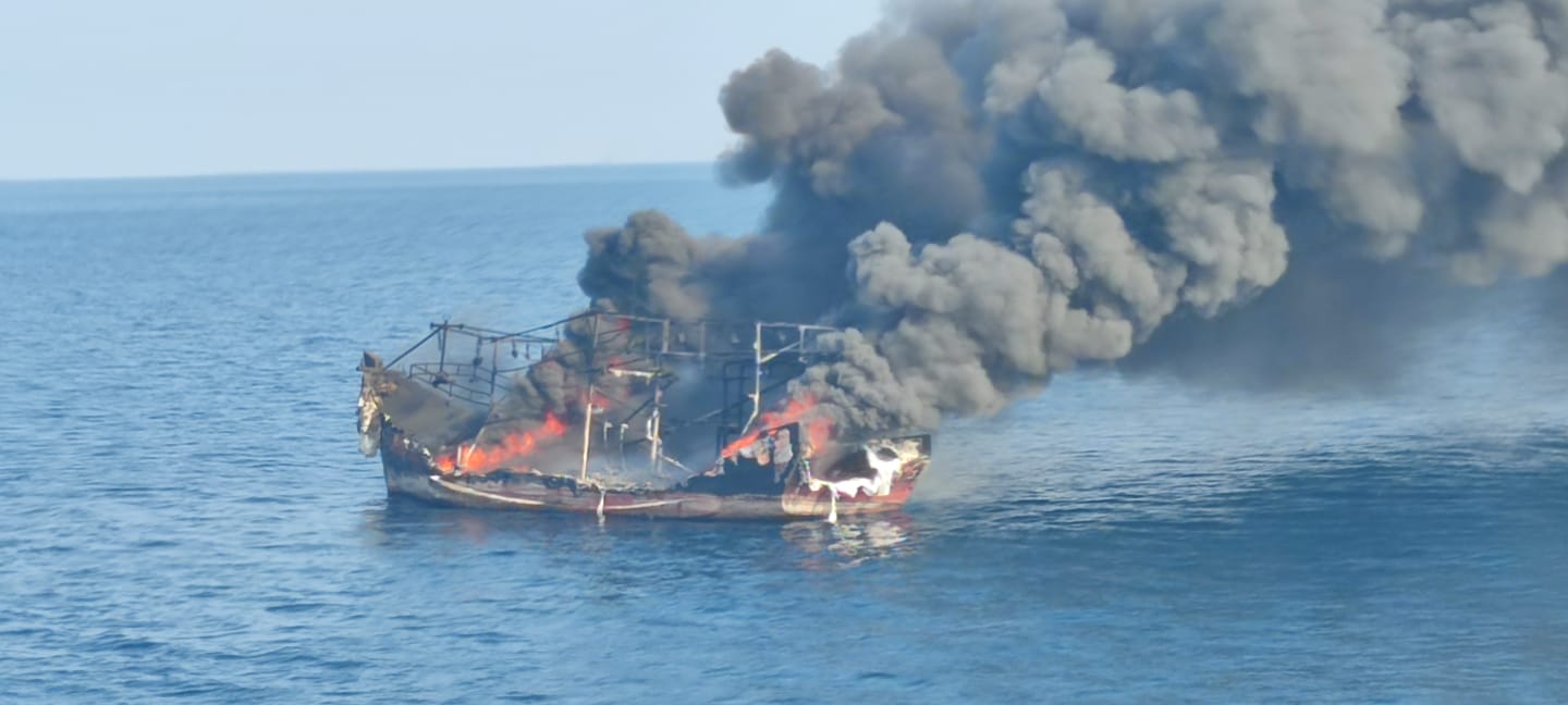 KM Angke Jaya ll Terbakar, 10 ABK diselamatkan TNI AL