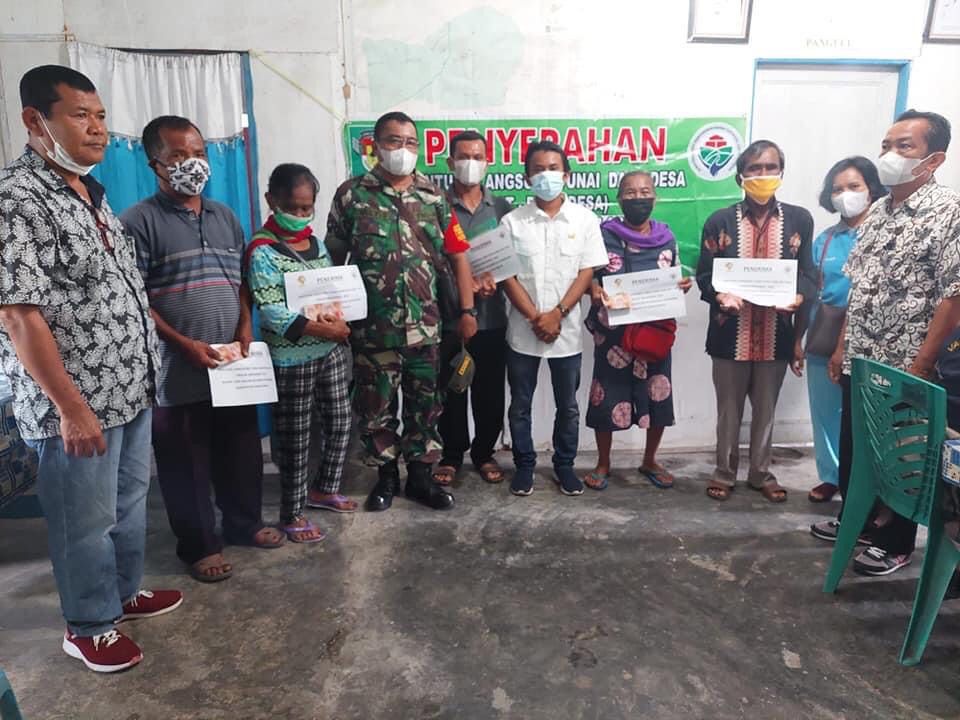 Babinsa Sidamanik Monitoring Pembagian Bantuan Langsung Tunai Dana Desa