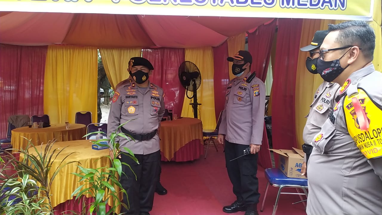 Disambut Kapolsek Medan Helvetia, Dirpulsatwa Korsabhara Baharkam Polri Cek Pos Pam X Manhattan 