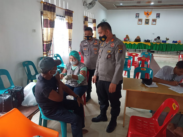 Polsek Panai Tengah lakukan Vaksinasi kepada Masyarakat dan pelajar sejumlah 772 orang