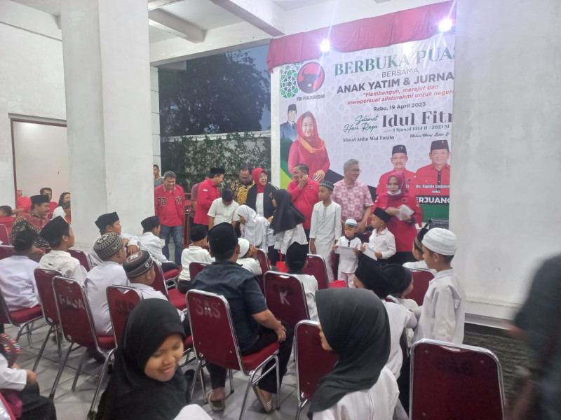 DPD PDI PERJUANGAN SUMUT BUKA PUASA BERSAMA ANAK YATIM & JURNALIS
