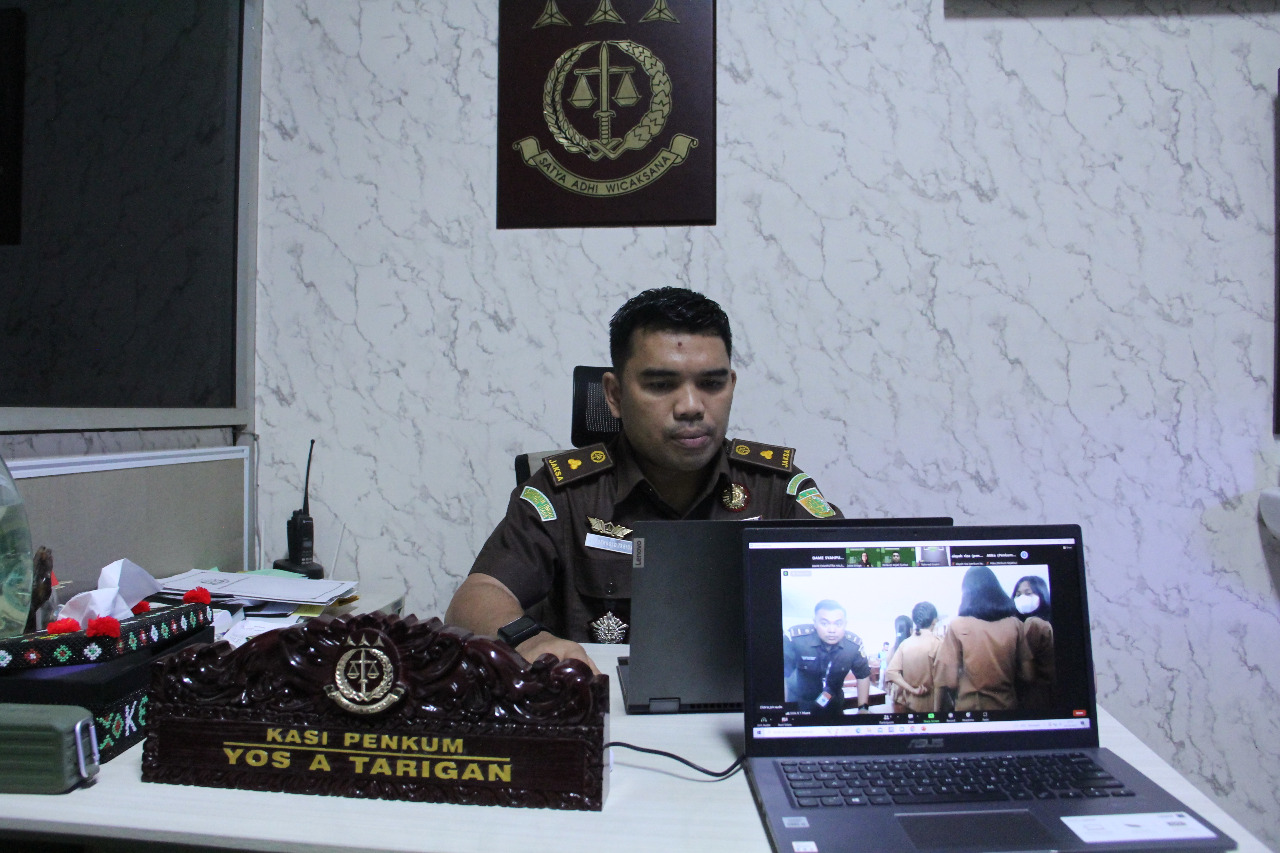 Kejati Sumut dan Kejari Taput Kolaborasi Gelar Luhkum di SMA N 1 Muara : Jarimu Adalah Harimaumu