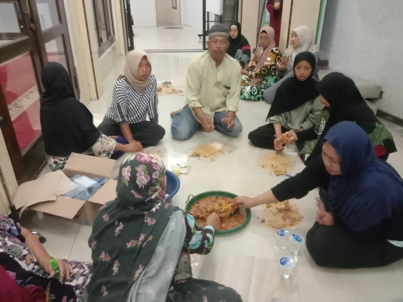 Pembubaran Panitia Qurban Idul Adha 1446 H Makan Bersama Kepala Kambing