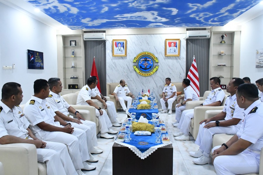 Navy Brotherhood Di Selat Malaka, Dua Angkatan Laut Satu Pengawalan