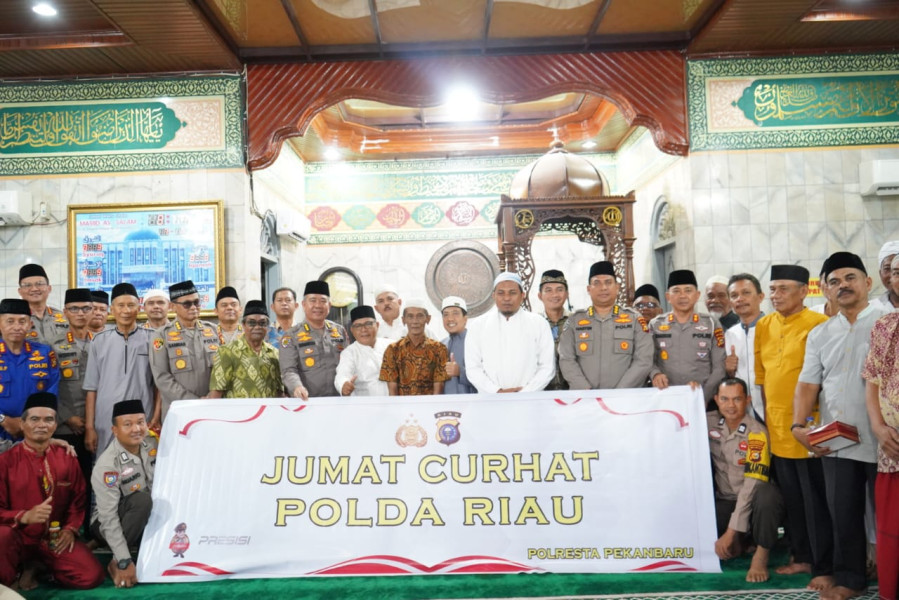 Irwasda Polda Riau, Kombes Pol Hermansyah Pimpin Jumat Curhar di Masjis Al-Salan
