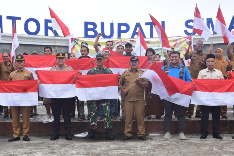 Sambut HUT RI ke-78 Kapolres bersama Badan Kesbang Simalungun Semarakkan Gerakan 10 Juta Bendera