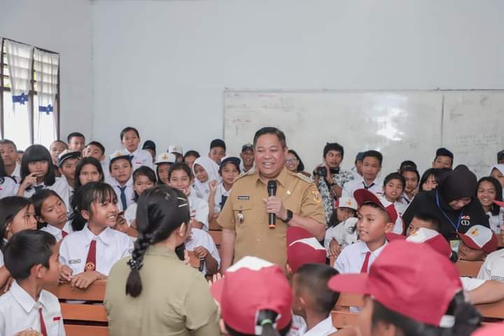 Bupati Eddy Berutu Terpesona, Siswa Peragakan Metode Berhitung Cepat Ala Gasing