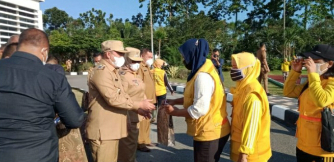 Sebanyak 169 orang penyapu jalan sarapan bersama Bupati dan Wakil Bupati Labuhanbatu.