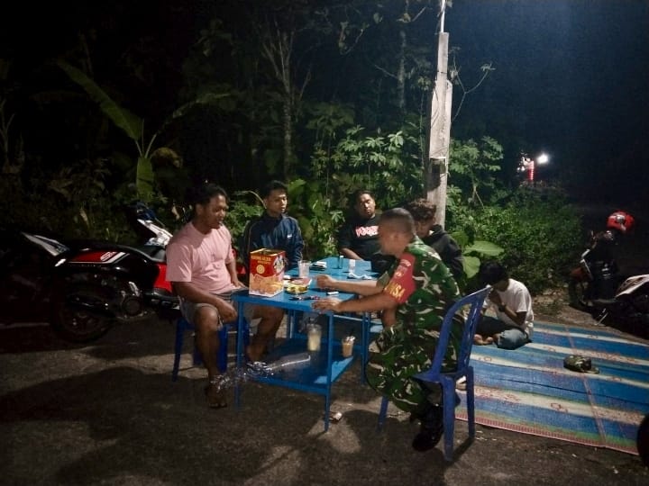 Patroli Malam, Babinsa Glonggong Rangkul Warga Jaga Kamtibmas