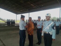 Danlanud Soewondo Kolonel Pnb Daan Sulfi PDTH Seorang Prajurit Yang Melanggar Disiplin