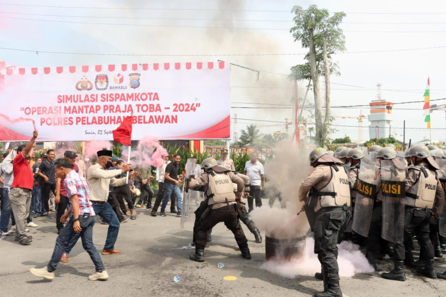 Polres Pelabuhan Belawan Gelar Simulasi Sispamkota Operasi Mantap Praja 2024