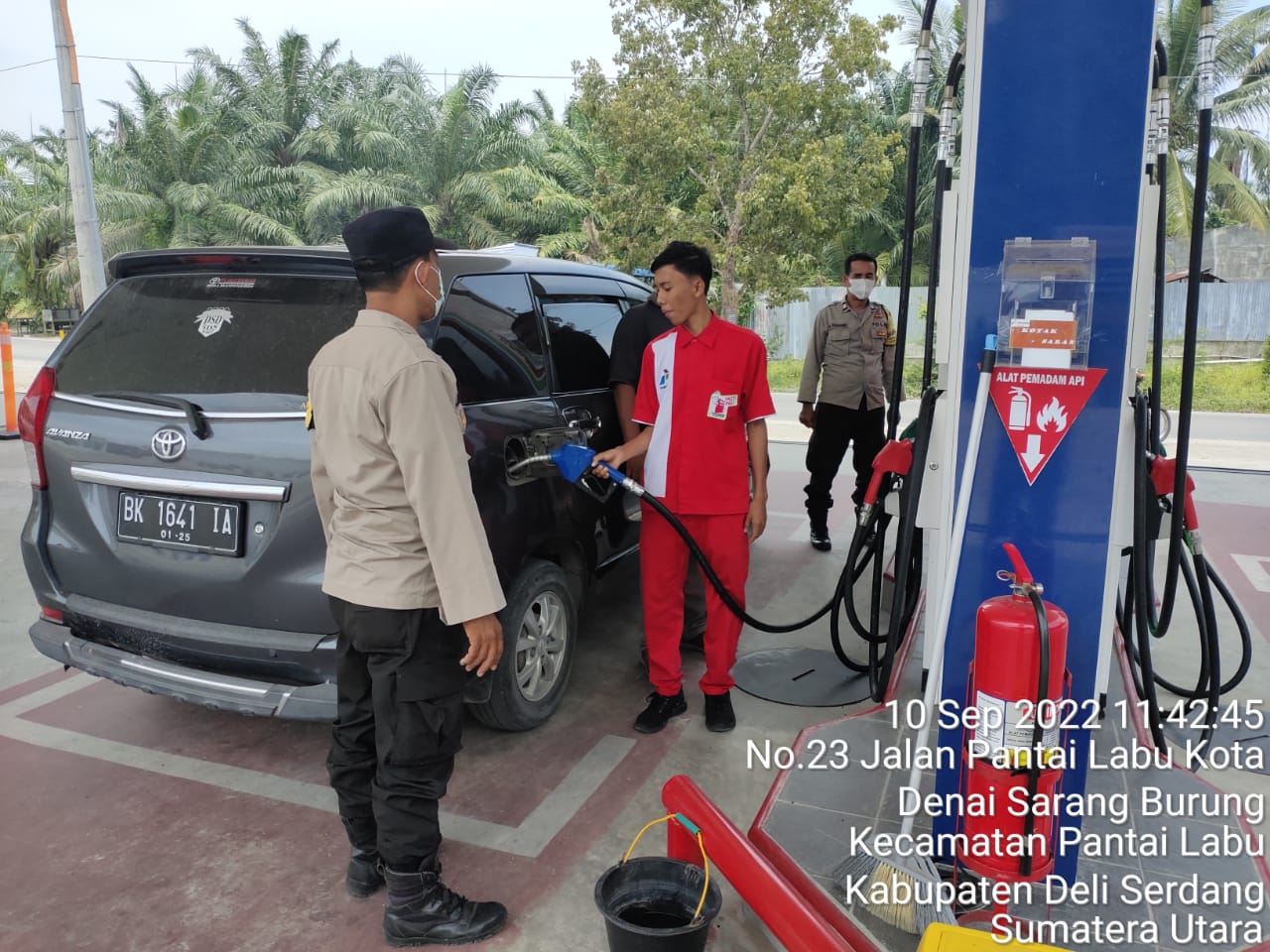 Pastikan BBM di SPBU Berjalan Lancar,Polsek Pantai Labu Laksanakan Patroli Dan Monitoring.
