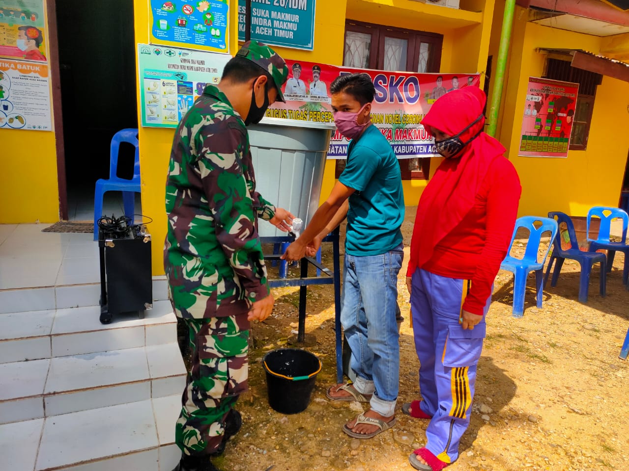 Jelang Ibadah Sholat Jumat, Muspika Indra Makmur Bersinergi Laksanakan Physical Distancing