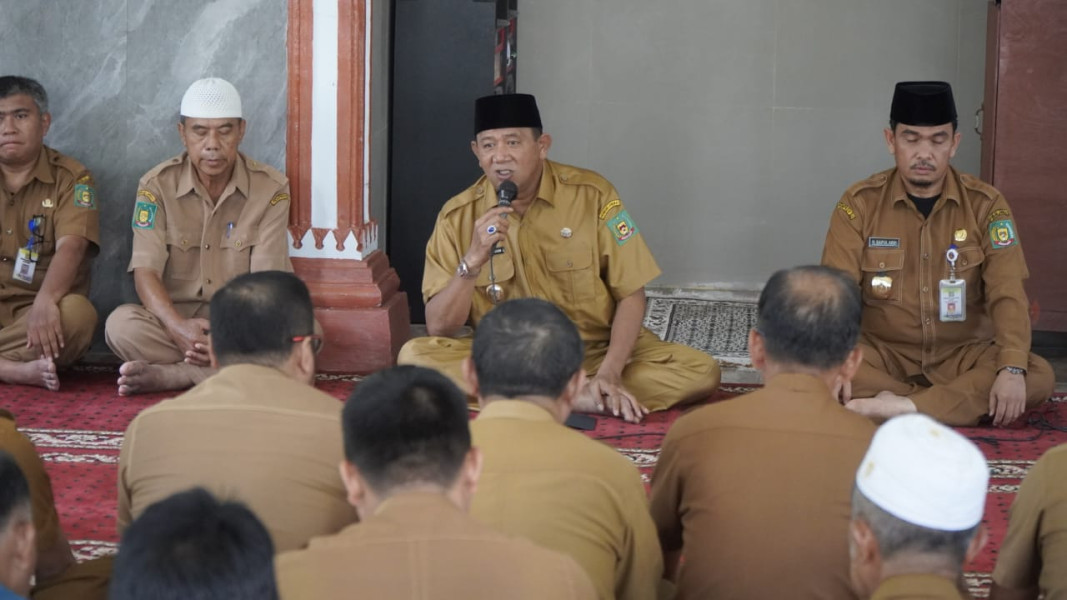 Sholat Zuhur Jadi Imam, Usainya Afandin Isi Tausiyah