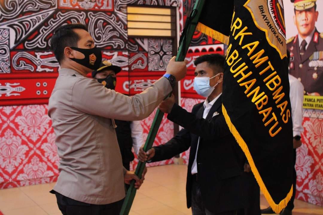 Kapolres Deni Kukuhkan Kepengurusan Pokdarkamtibmas Bhayangkara Resor Labuhanbatu Periode 2021-2024