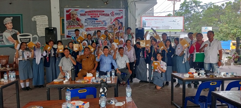 Tangkal Hoaks di Era AI, M. Arif Tanjung Bekali Siswa Berprestasi Tiga SMA di Medan