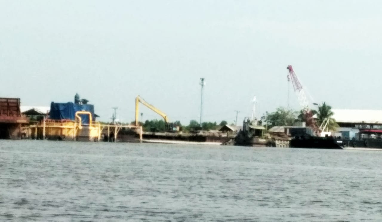 Syahbandar Utama Pelabuhan Belawan Harus Tindak Dock KDM Lakukan Pemotongan Kapal Diduga Tanpa Ijin