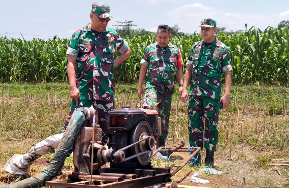 Letkol Inf Budi Santoso Tinjau Program Pompanisasi di Wilayah Koramil 0808/10 Kademangan