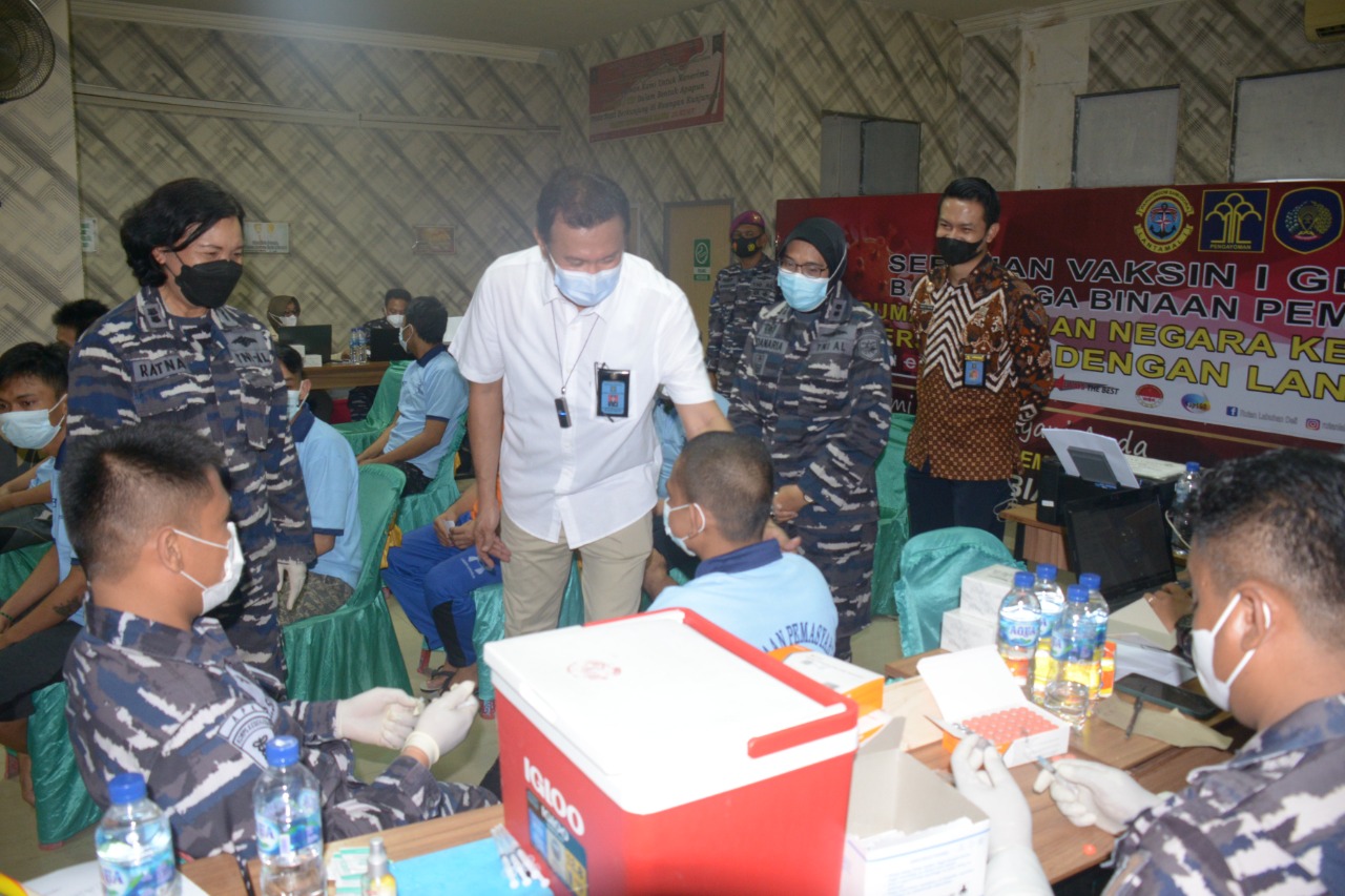 WBP Rutan Klas I Labuhan Deli Dapatkan Vaksin I Gelombang V  Dari Tim Vaksin TNI AL Lantamal l