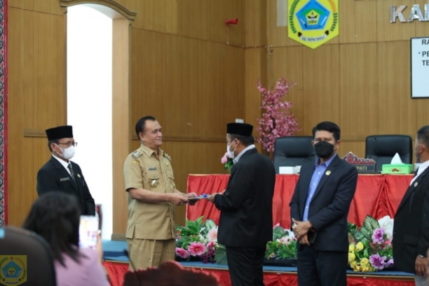 Paripurna DPRD Pakpak Bharat Wakil Bupati Sampaikan Nota Pengantar LKPJ TA 2021