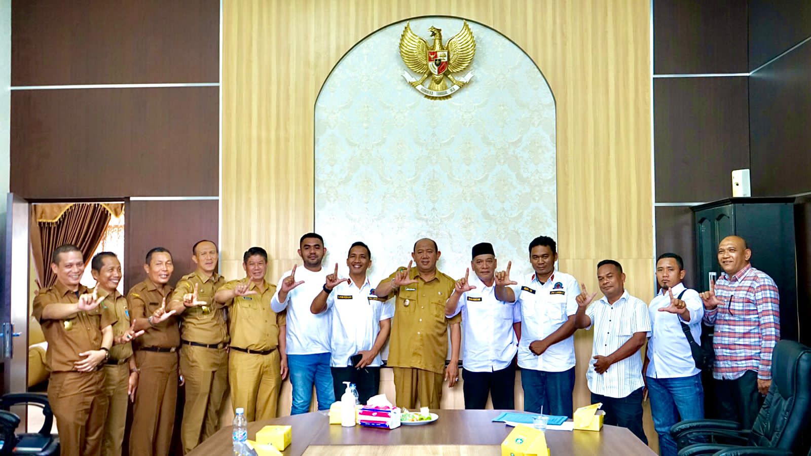 Afandin Terima Audiensi Lembaga Pemberdaya Masyarakat LPM Di Aula Kantor Bupati