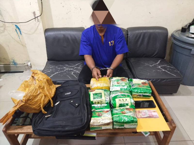 Satres Narkoba Polres Dumai Amankan BS Tsk Pelaku Narkoba, Barbut 7 Paket Sabu