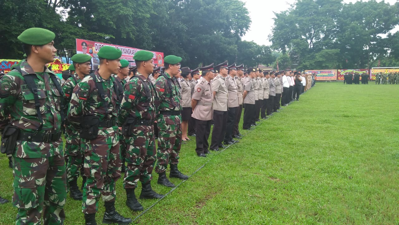 Kapoltabes Medan Irup HUT Bhayangkara Ke- 72 di Lapangan Balai Desa Helvetia