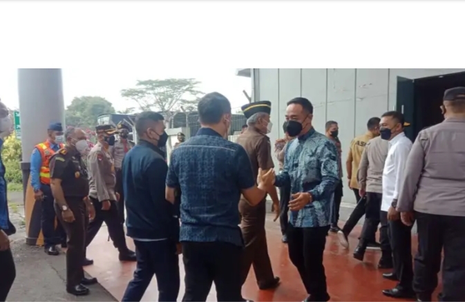 Kapolda Sumut Di Dampingi Kapolresta Deli Serdang Menyambut Kedatangan Ketua Komisi III DPR RI