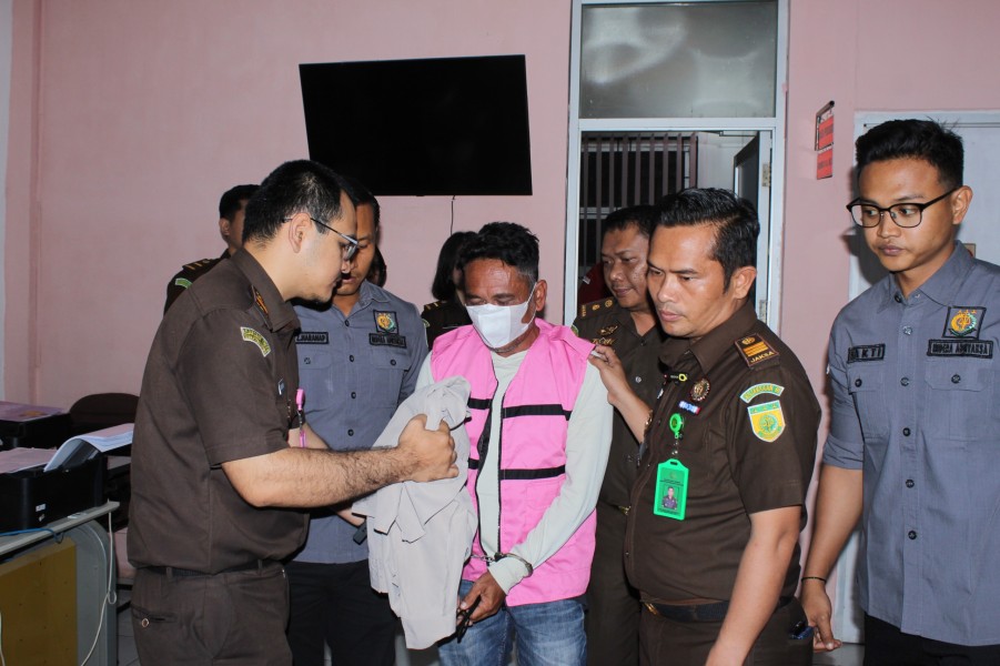 Rugikan Negara Rp1,99 Miliar, Kejari Madina Tahan Ketua Koptan di Desa Tabuyung Atas Dugaan Korupsi Peremajaan Kebun Kelapa Sawit Tahun 2021