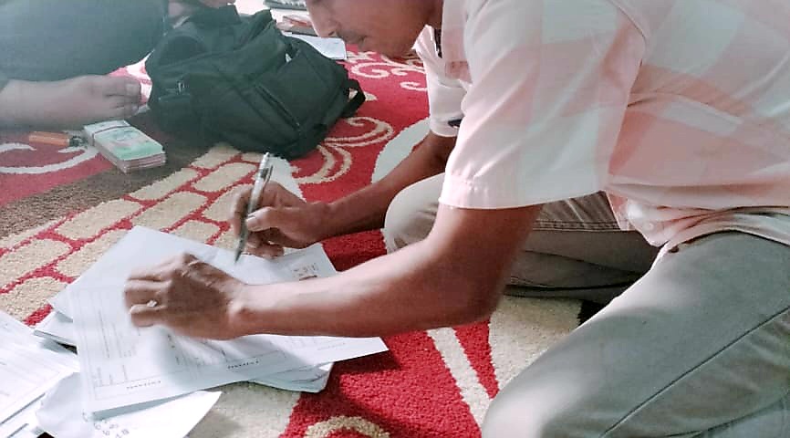 Aroma Korupsi Menyengat, Kepala Desa Rusip Diduga Potong 15 % Dana Kerohiman Waduk Keureutoe Warga