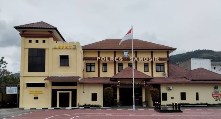 Kinerja Polres Samosir Dipertanyakan, Pelaku Pengeroyokan Masih Berkeliaran Duduk Manis Dilapo Tuak