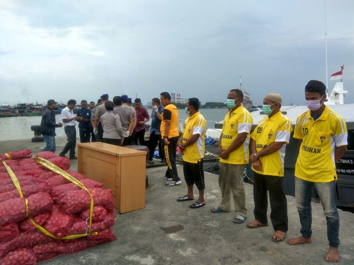 Polair Polda Sumut Tangkap Kapal Bermuatan Bawang Ilegal dari Malaysia Seberat 20 Ton