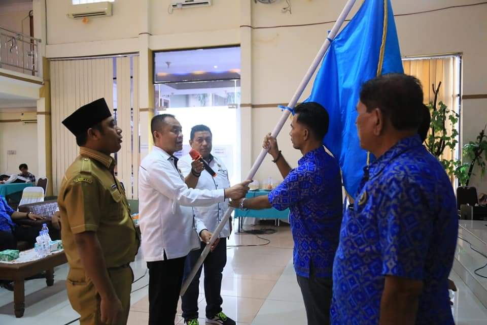 Bupati Labuhanbatu diwakili Kadis Kominfo menutup konferensi PWI Labuhanbatu