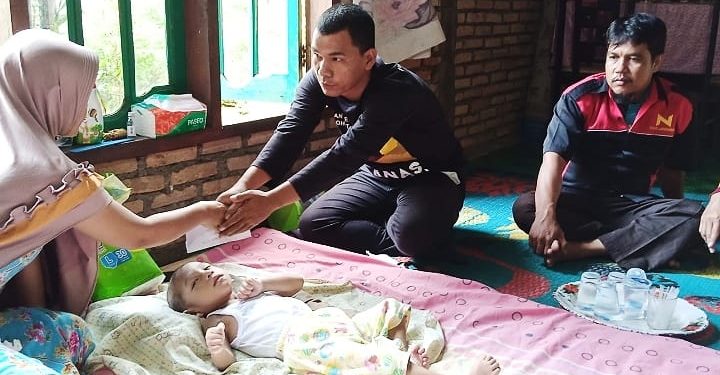 IKANAS Labuhanbatu memberikan bantuan kepada Balita penderita Meningitis