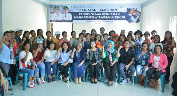 Pemkab Dairi Berikan Pelatihan Pengelolaan Bisnis dan Manajemen Wirausaha untuk Petenun Silalahi