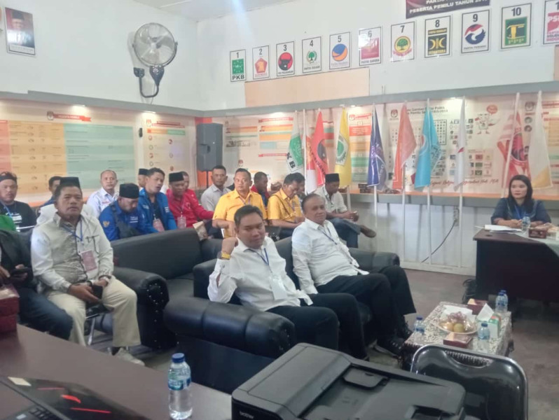 KPU Pakpak Bharat Terima Pendaftaran Paslon Franc/Mutsyuhito Yang Di Usung 11 Partai