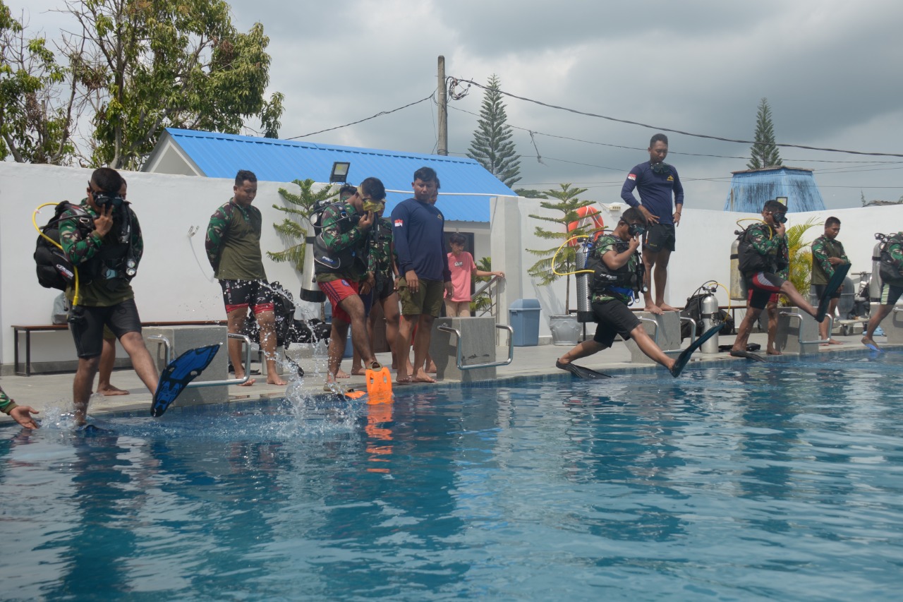 GUNA MENINGKATKAN PROFESIONALITAS, PRAJURIT LANTAMAL I ADAKAN LATIHAN SELAM TERBATAS