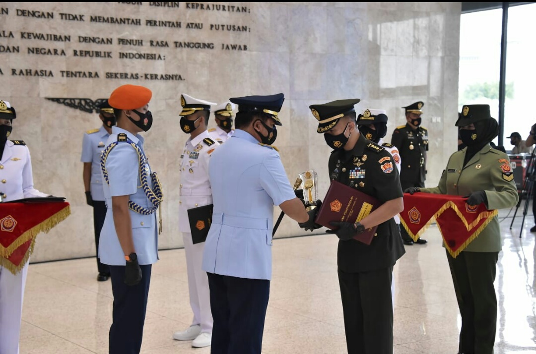 Kolonel Inf Edwin Mantan Ajudan Wapres RI Lulusan Terbaik Sesko TNI Angkatan XLVII