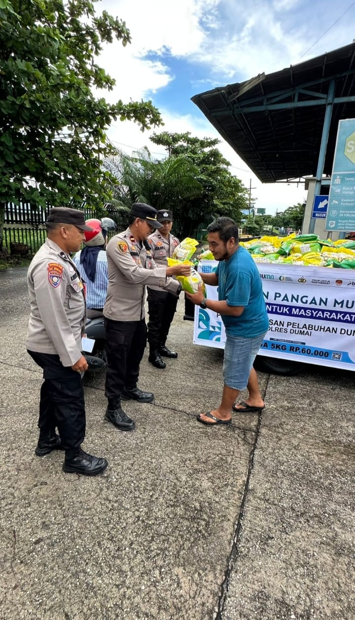 Polsek Kawasan Pelabuhan Dumai Gelar Operasi Pasar Pangan Murah