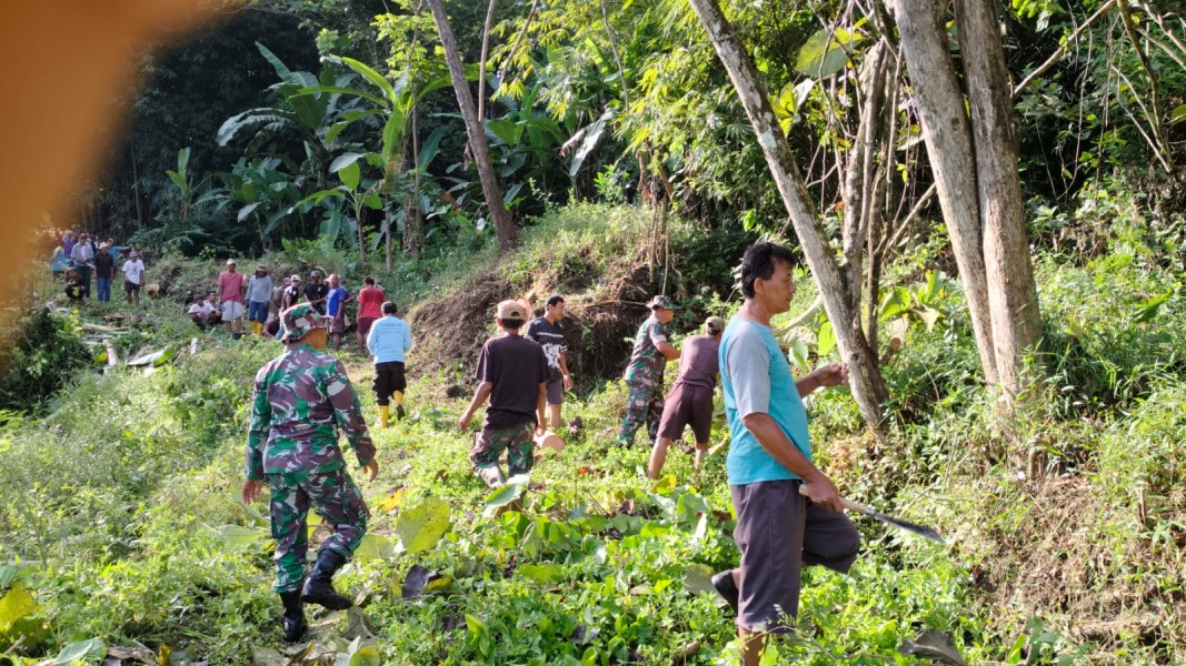 Karya Bhakti TNI dan Warga Teras, Wujud Nyata Kepedulian Lingkungan dan Kebersamaan