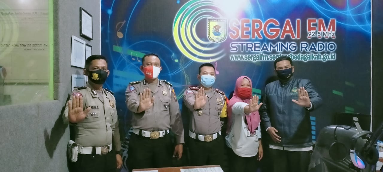 Satlantas Polres Sergai Gelar Talkshow di Radio Sergai 92.5 FM,    Kasat Lantas AKP Agung Basuni: La