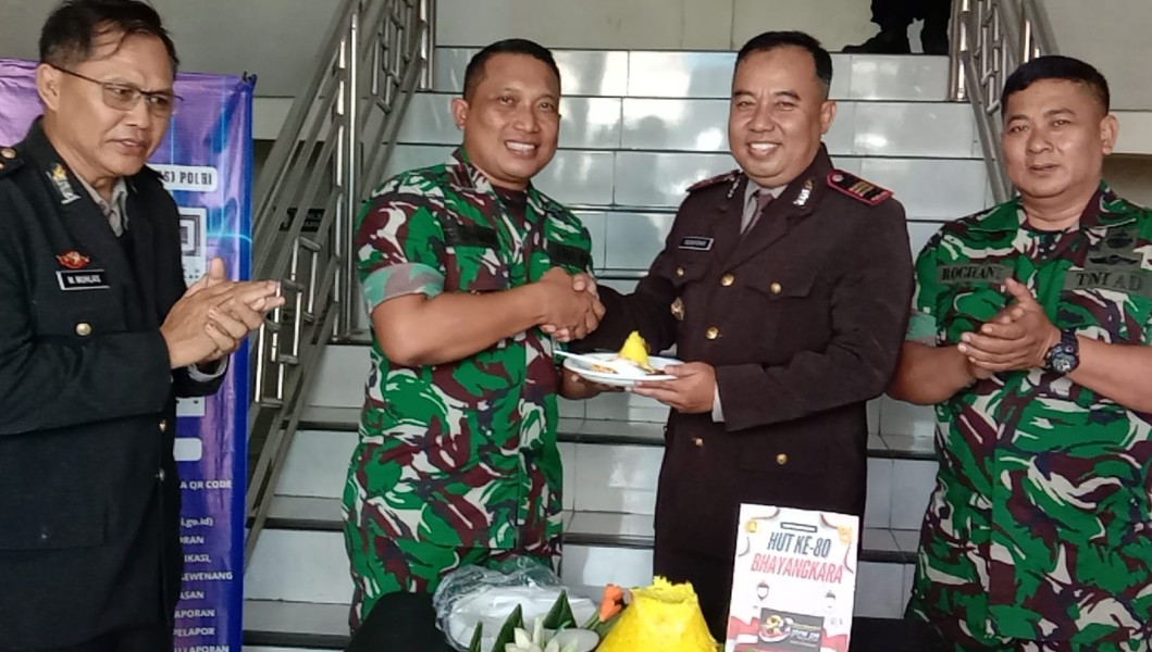 Danramil 03 Serengan dan Anggota Datangi Mapolsek Serengan