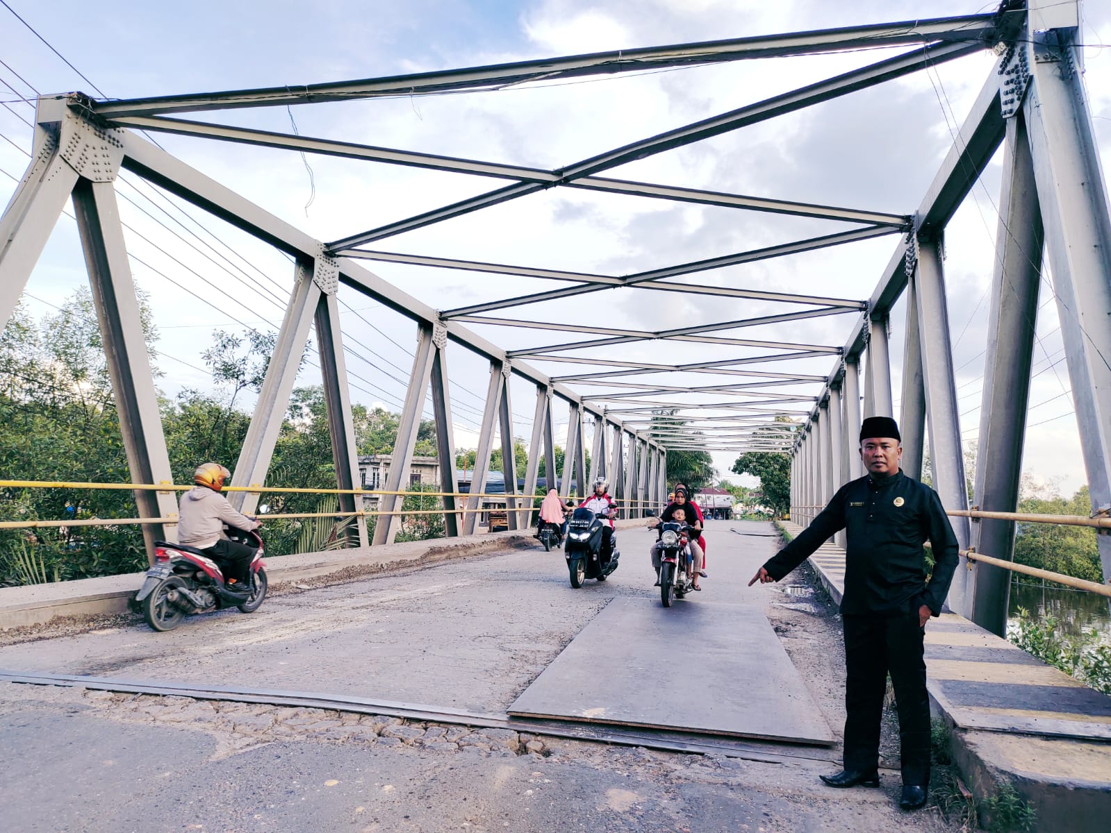 Datuk Amin Sebut Jembatan Sungai Mesjid Mengancam Nyawa Pengendara