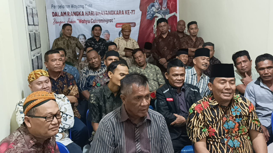 Peringati HUT Bhayangkara ke-77, Polres Dumai Bersama Forkopimda Nonton Wayang  Kulit