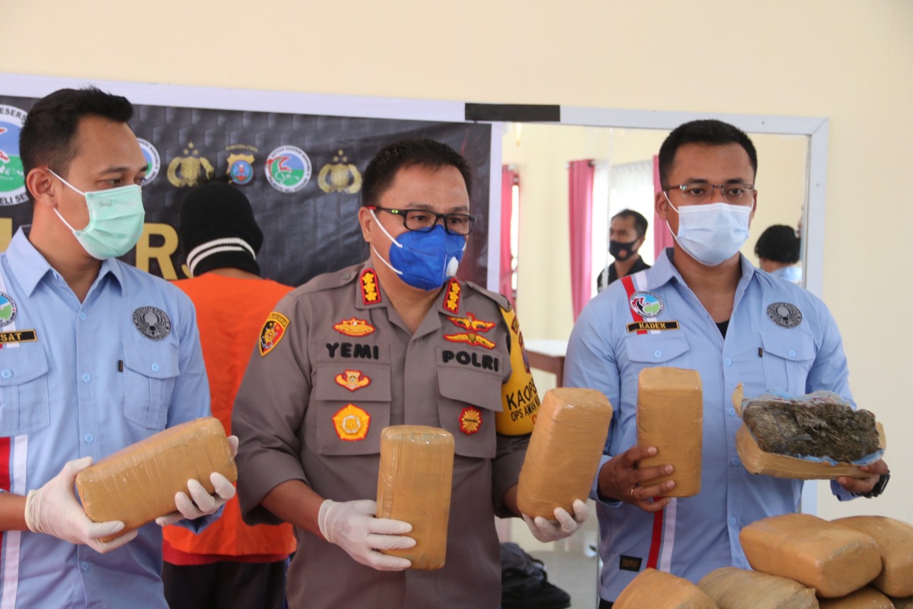 Kapolresta Deli Serdang Pimpin Press Release Kasus Psikotropika Sebanyak 2.297 Butir