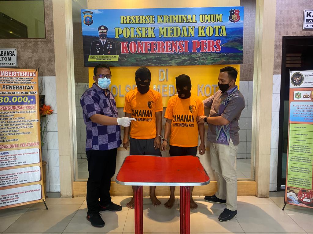 Kedapatan Bontot Sabu, Dua Sohib Ini Gol Di Polsek Medan Kota